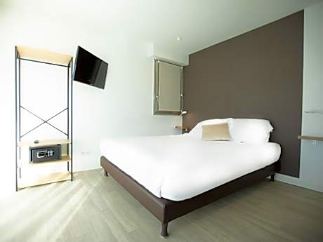 Comfort Double Room  with Racecourse View