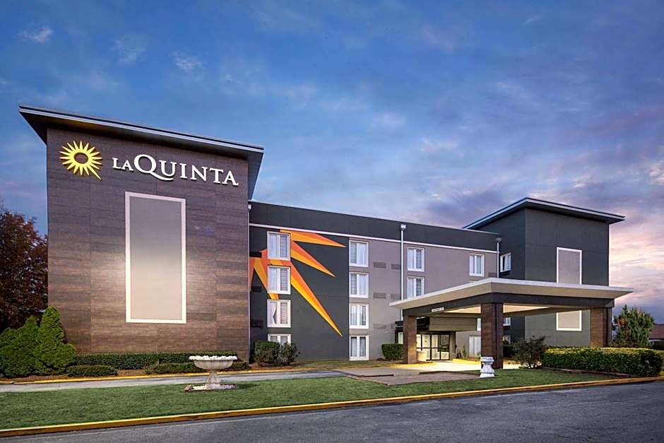 La Quinta Inn & Suites by Wyndham Atlanta Airport