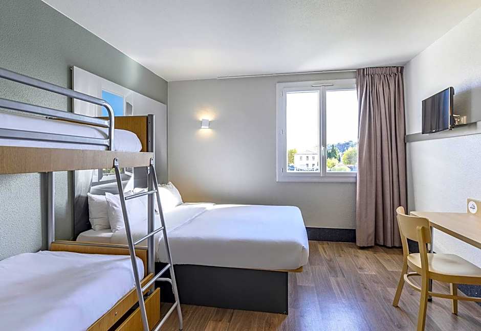 B&B HOTEL Orange - Échangeur A7 A9