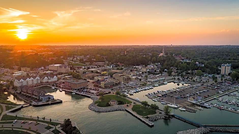 The Harborview on Lake Michigan, an Ascend Collection Hotel