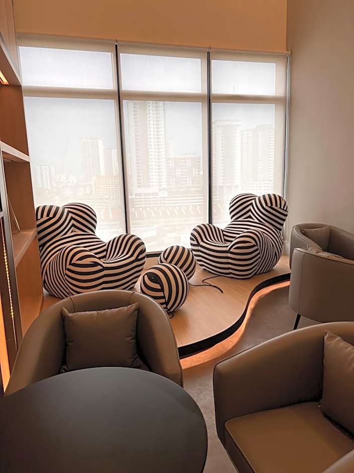 Georgetown Urban Family & Baby-Friendly Home with Skypool Seaview