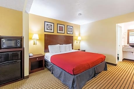 1 King Bed Nonsmoking
