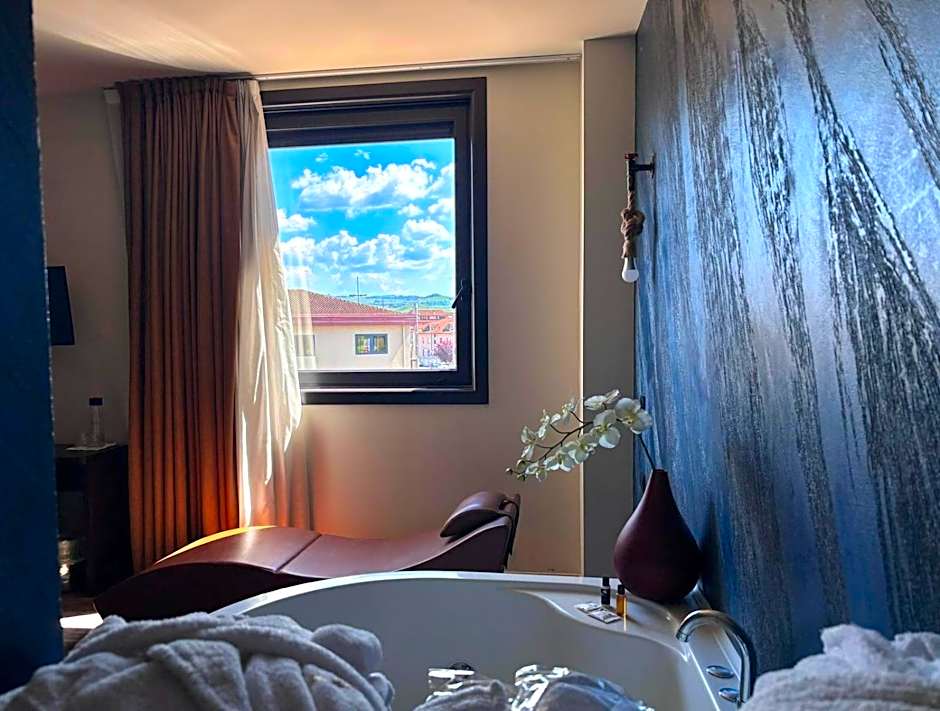 Photo 1 of 4 of Suite