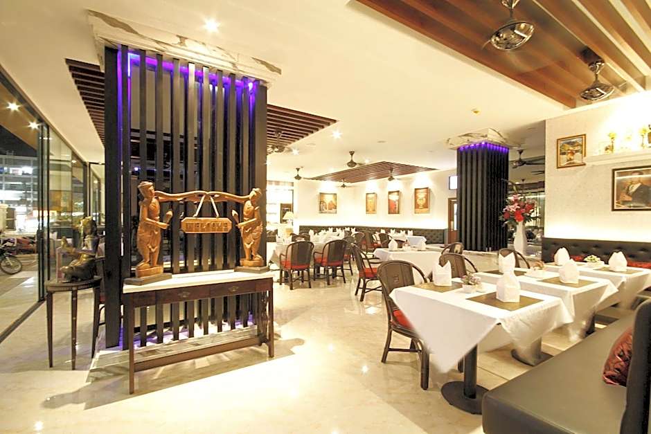 Hemingways Silk Hotel