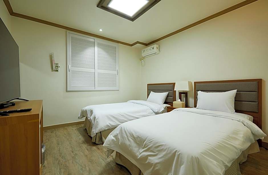 Buan Tree California Hotel