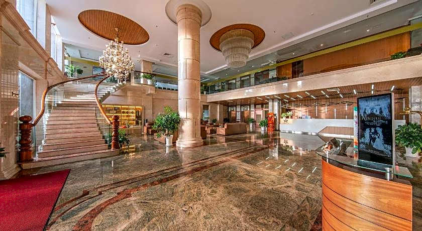 Van Phat Riverside Hotel
