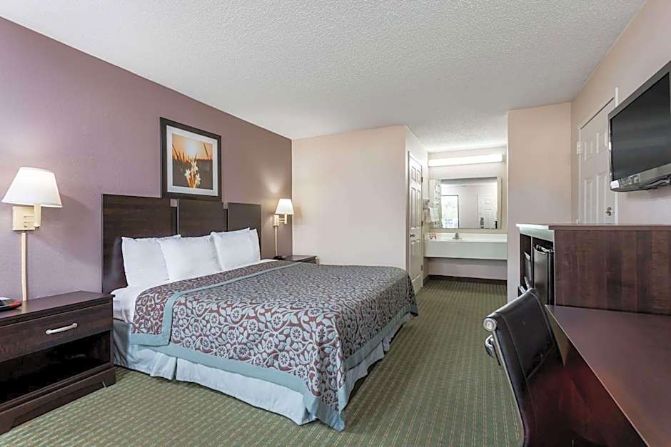 Days Inn by Wyndham Lugoff