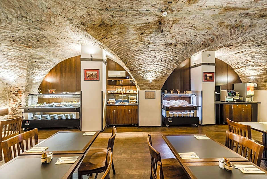 Archibald At The Charles Bridge