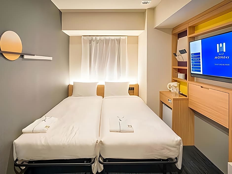 Hotel Monday