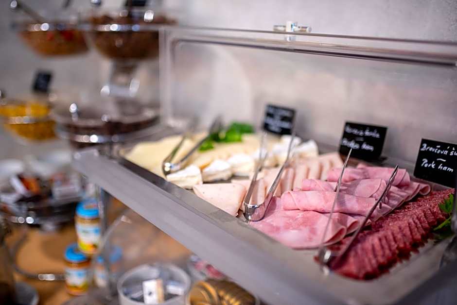 Felicity Garni Hotel