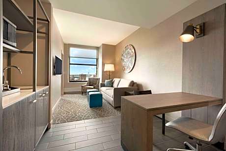 Deluxe King Suite - Disability Access