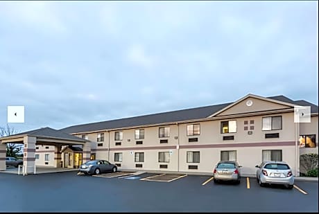 Super 8 by Wyndham Yorkville