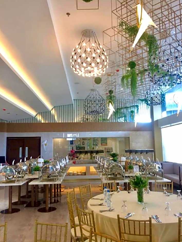 J7 Plaza Hotel