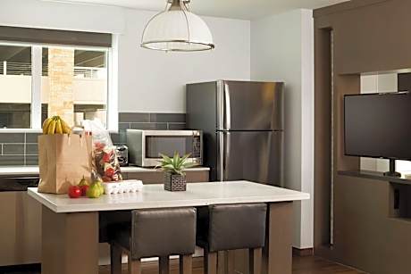 One-Bedroom Queen Suite with Accessible Tub - Disability Access