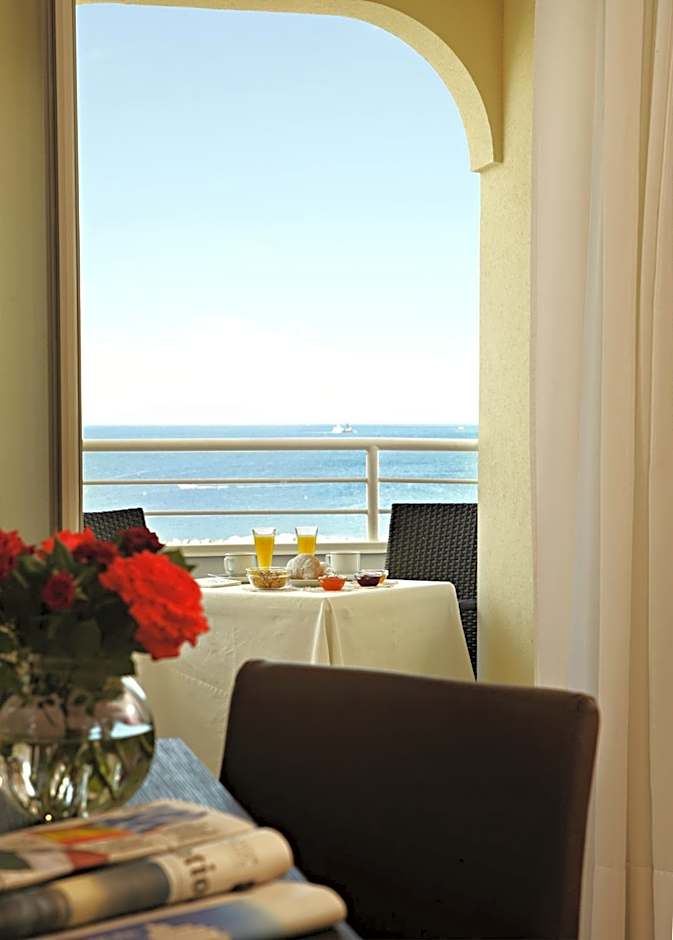 Mediterraneo Hotel & Suites