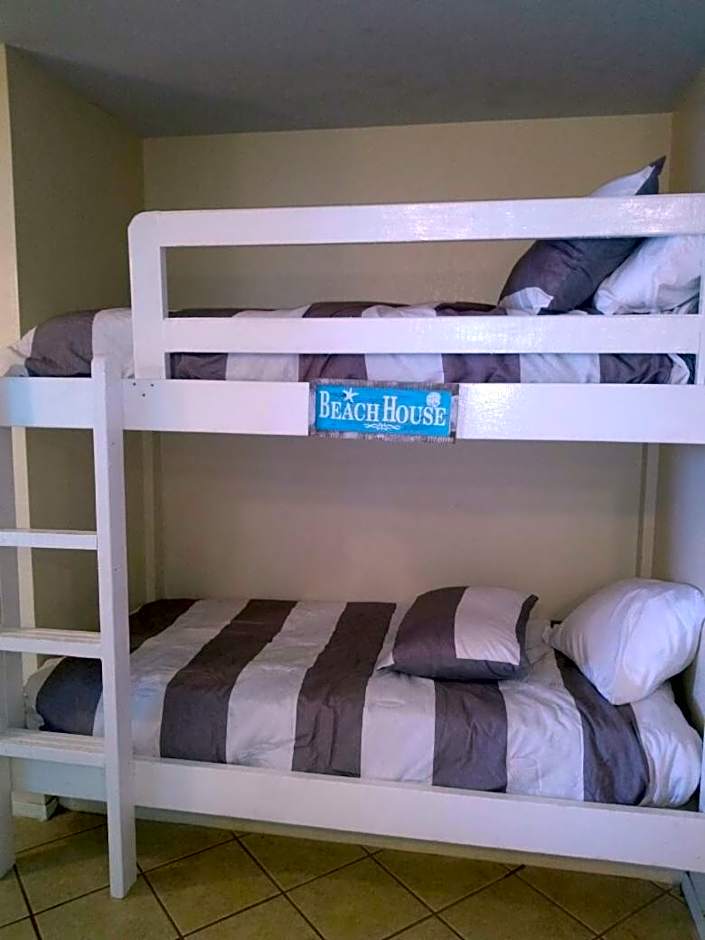 Affordable SPI family condo - walking distance to the beach, Sleeps 6, Third Floor, 2025 Traveler Award
