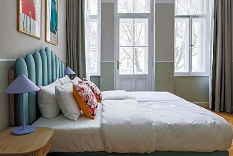 Medium Room with Balcony