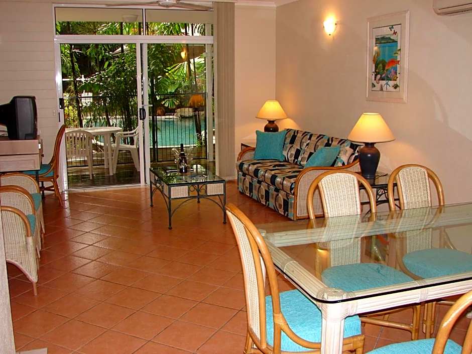 Palm Cove Tropic Apartments