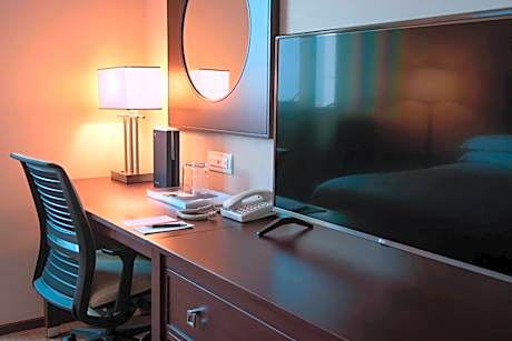 Business Deluxe Club, Club lounge access, Guest room