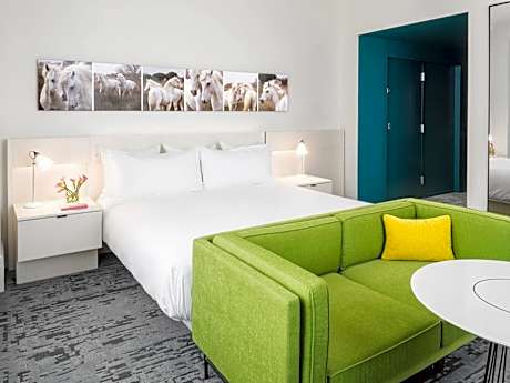 Corner King Room