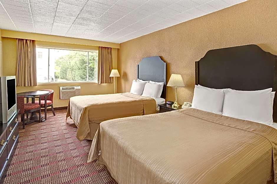 Howard Johnson by Wyndham Pikesville