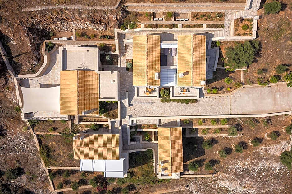 Trapela Limeni Luxury Suites