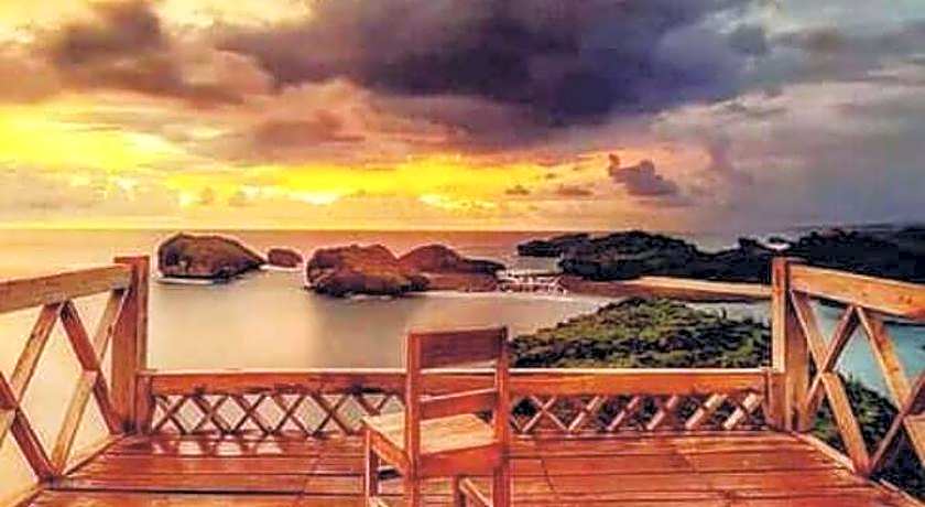 ARRYS (Watukarung Surf Camp)