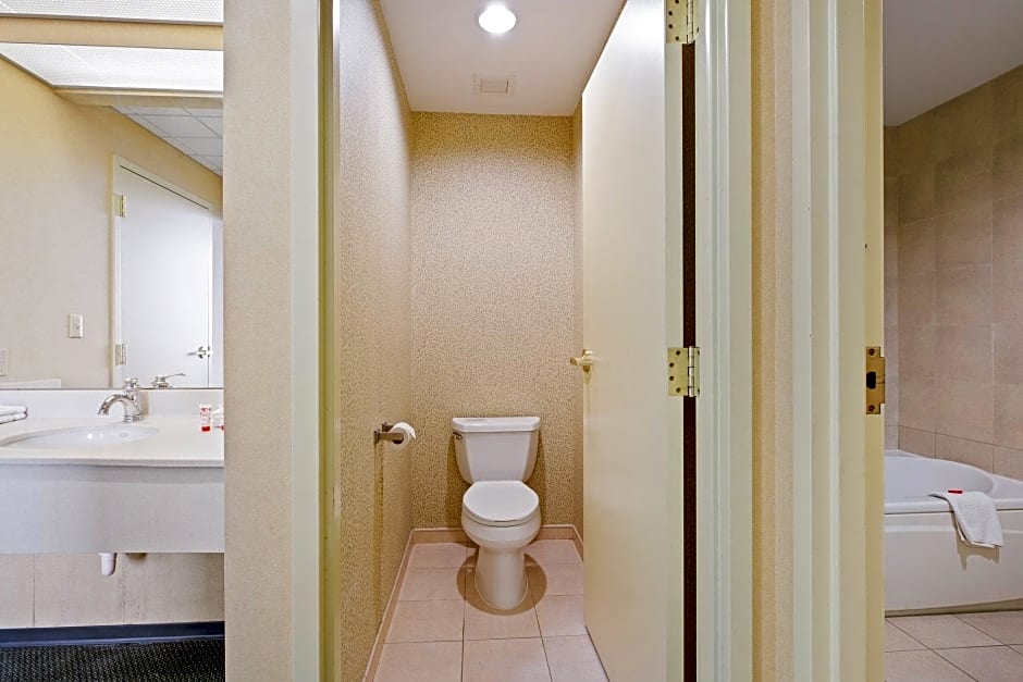 OYO Hotel St Louis Downtown City Center MO