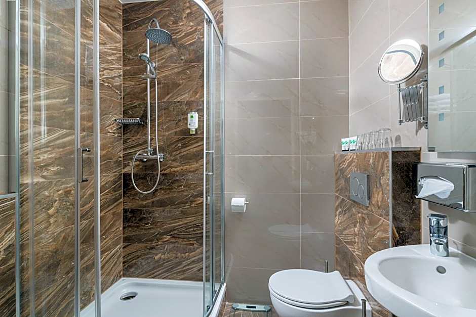 Best Western Plus Celebrity Suites