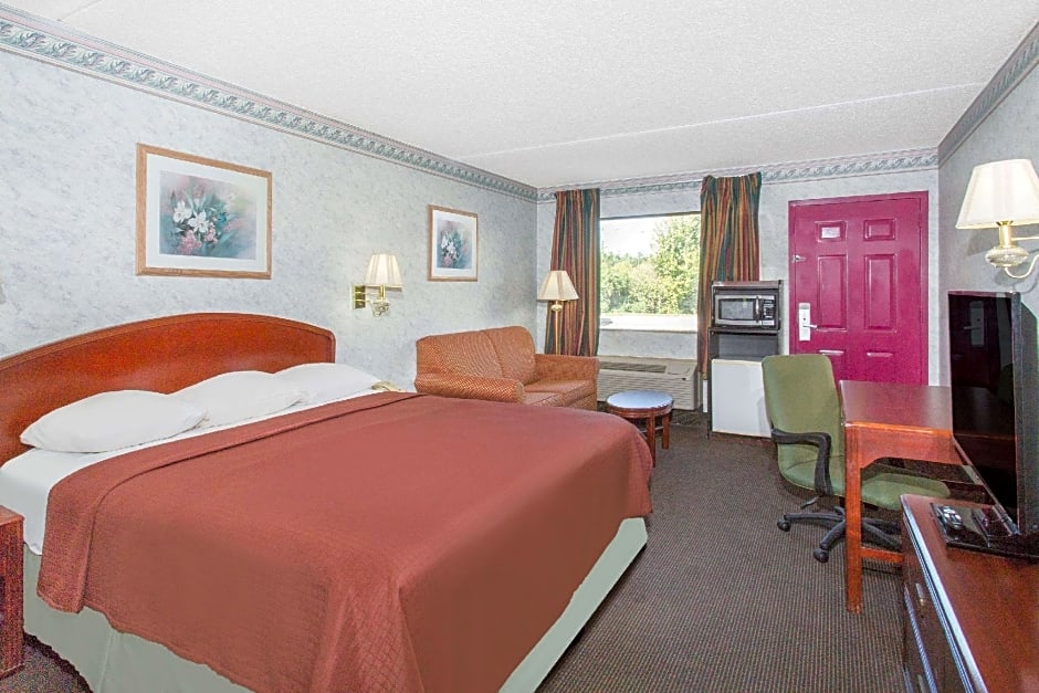 Days Inn & Suites by Wyndham Bentonville