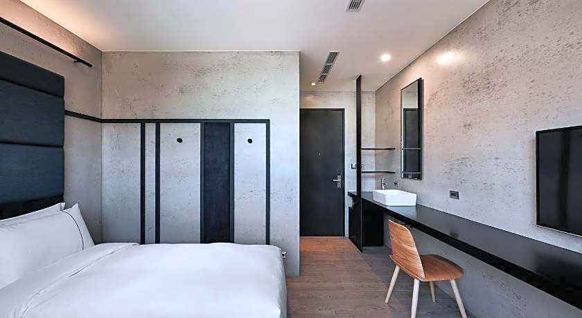 Bouti Waterfront Hotel