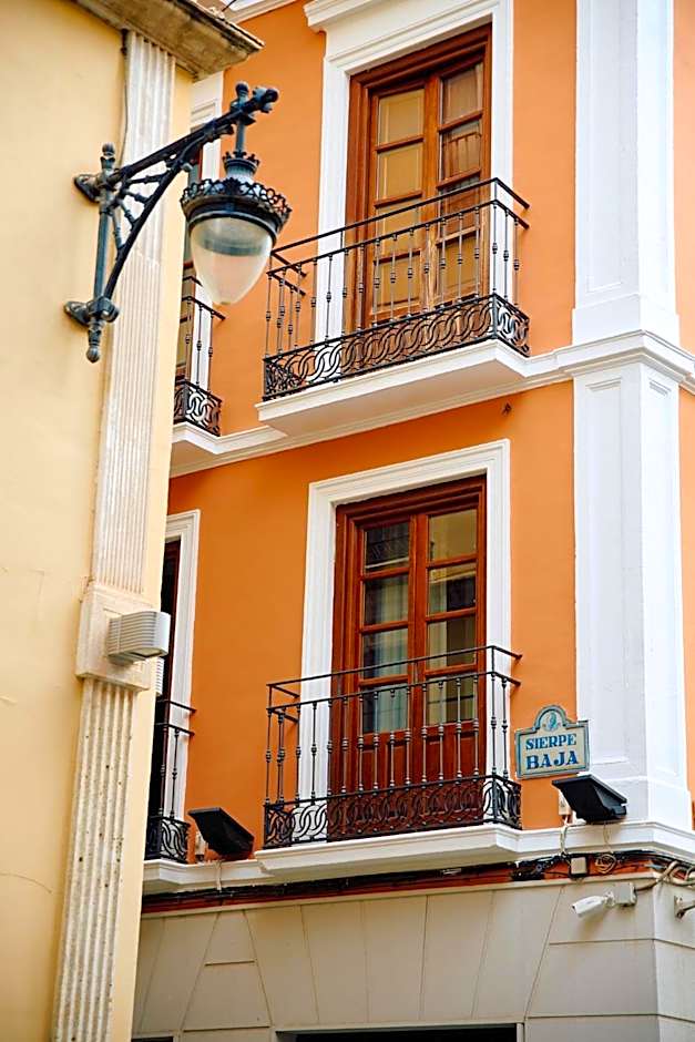 Honest Granada Hotel