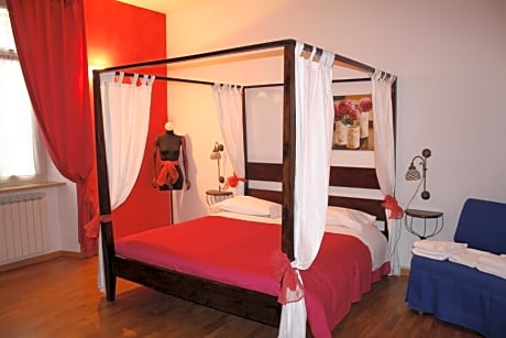 Quintuple Room with Shared Bathroom (5 Adults)