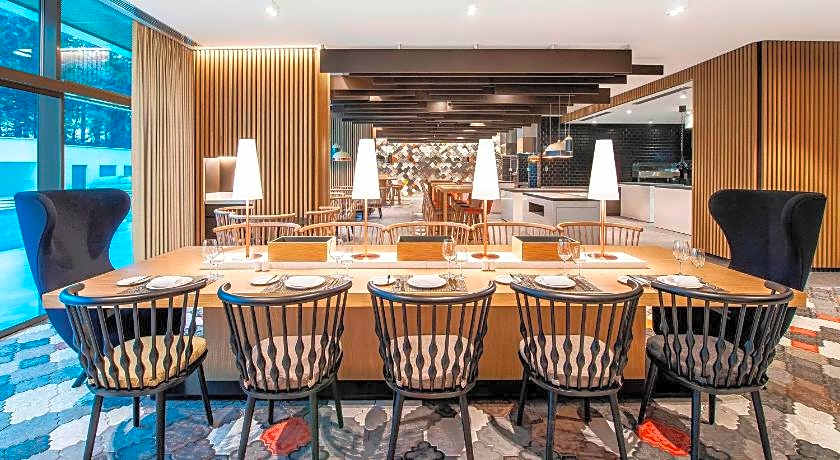 Sheraton Grand Tbilisi Metechi Palace