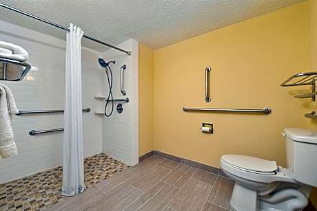 2 Queen Beds Accessible NS