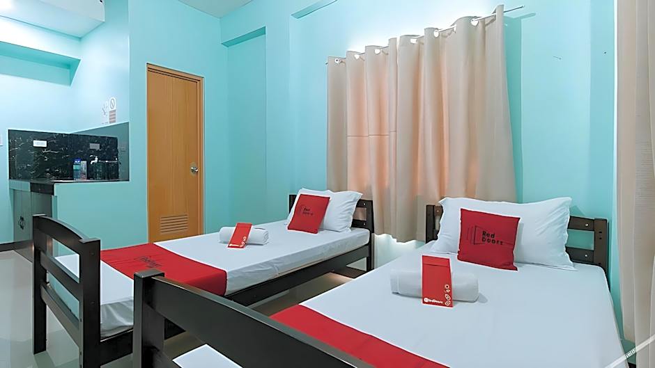 RedDoorz @ S & L Apartelle Daraga Albay