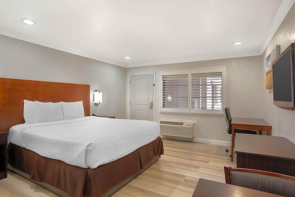 Photo 1 of 7 of 1 King Bed