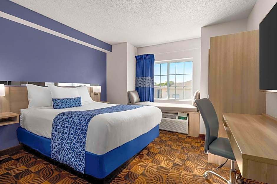 Microtel Inn & Suites By Wyndham Lincoln