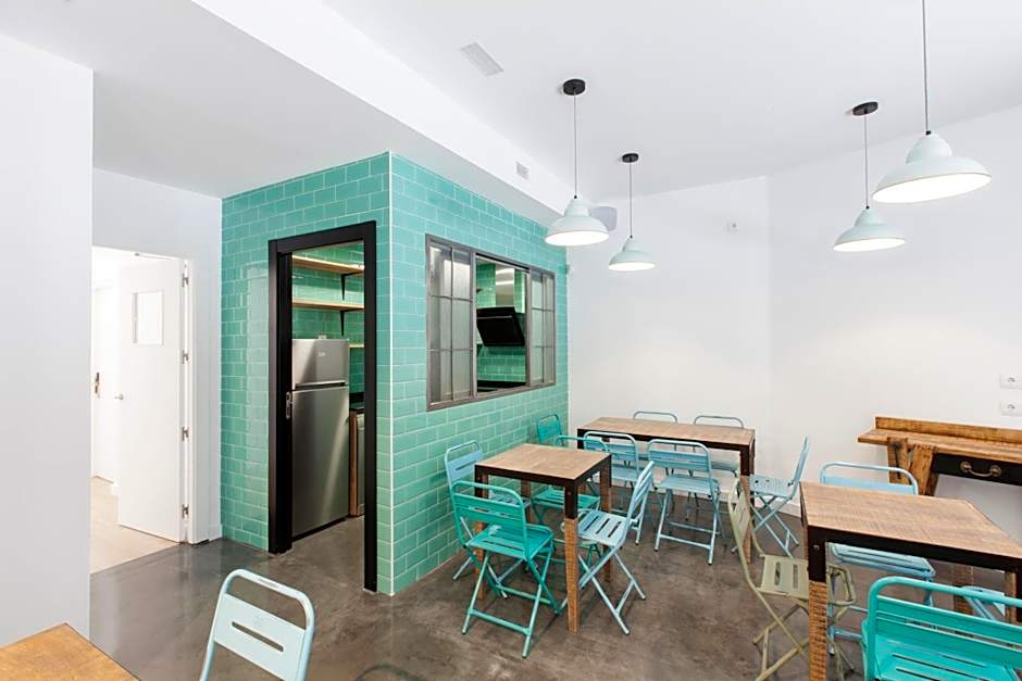 Winederful Hostel & Café