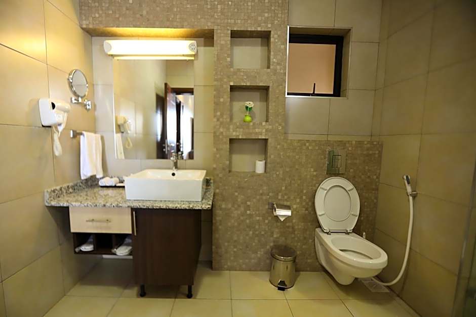 Bidwood Suite Hotel, Opposite Sarit Centre