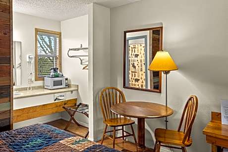 Deluxe Queen Room with Two Queen Beds