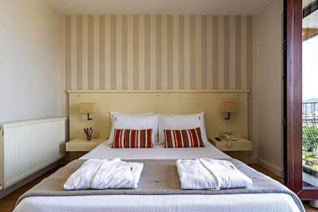 Queen Suite with Sea View