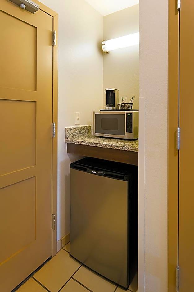 ClubHouse Hotel and Suites