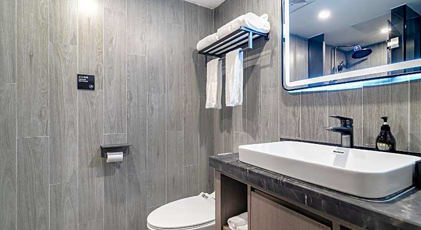 Insail Hotels (Guangyuanxincun Jingtai Pedestrian Street Guangzhou)