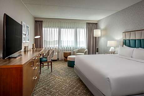 1 King Bed Corner Room