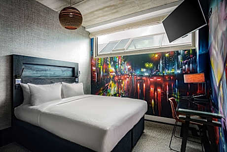 Amsterdam Street Art Queen Guest Room