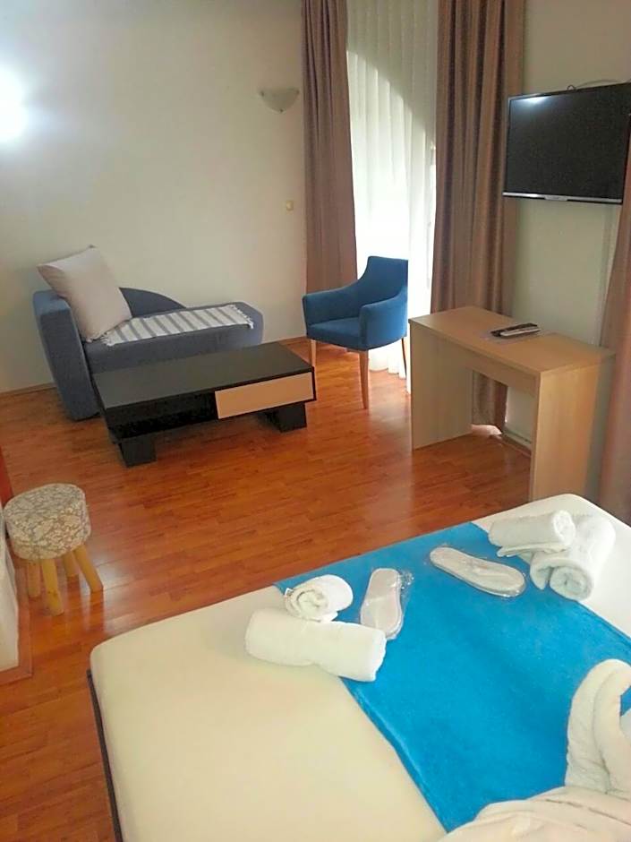 The Bulevard Hotel