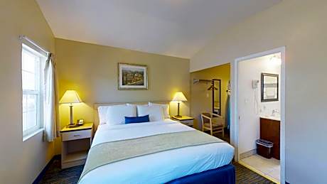 Queen Room