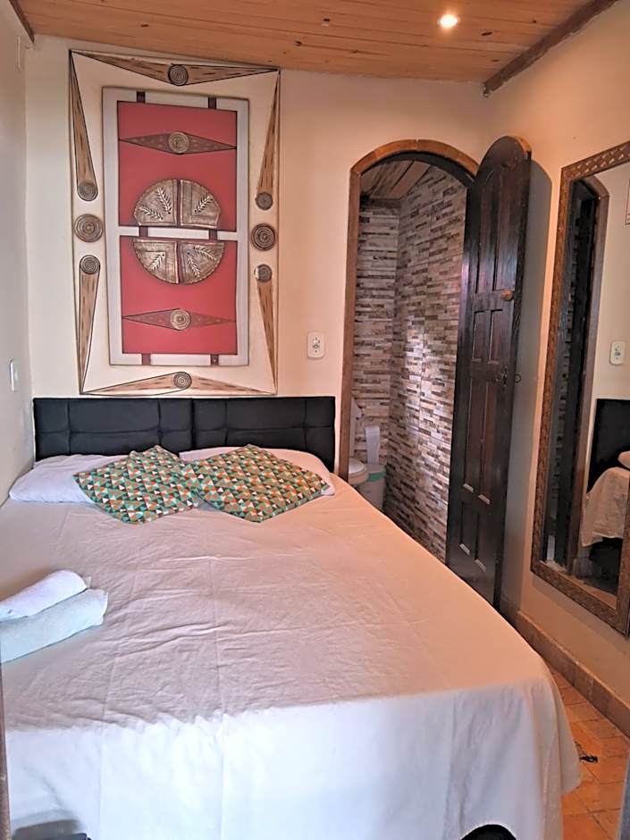 Pousada Marambaia Café - Praiana, econômica, Com café da manhã, piscina ao ar livre e hidromassagem aquecida -Frente para o mar