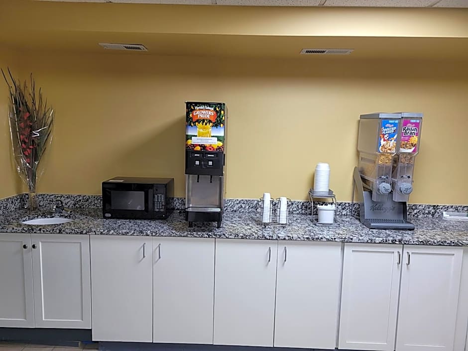 Super 8 by Wyndham Newcomerstown